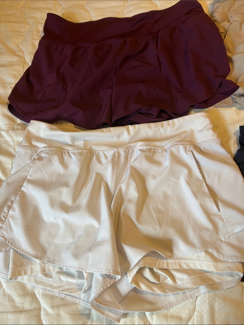 Avis women’s athletic shorts-Sz L - Picture 7 of 9